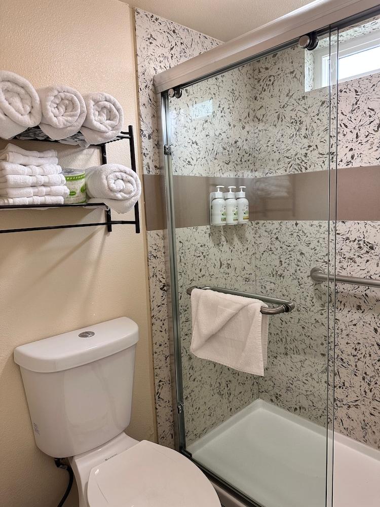 Beachwalker Inn and Suites photo 28