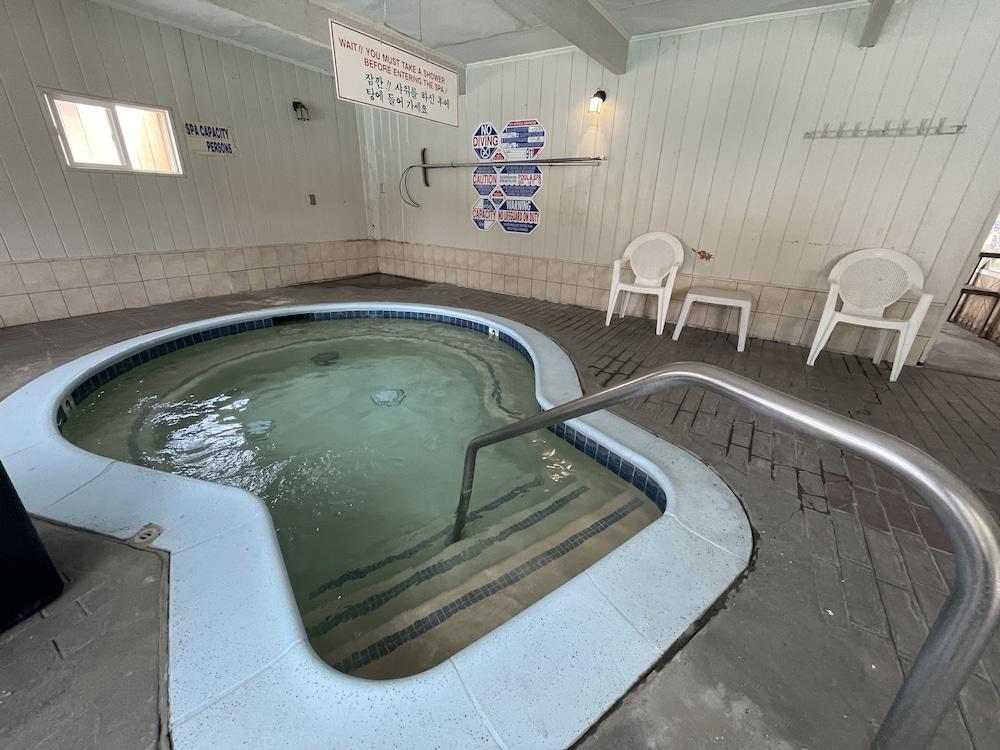 Elsinore Hot Springs & Lodge photo 49