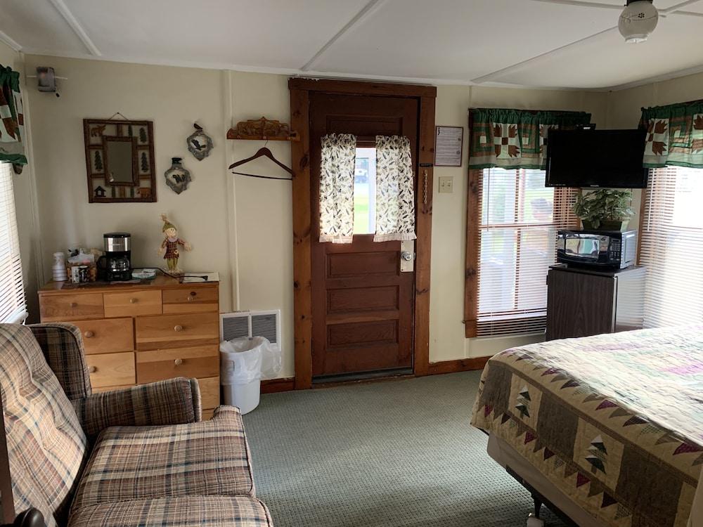Carroll Motel & Cottages photo 45