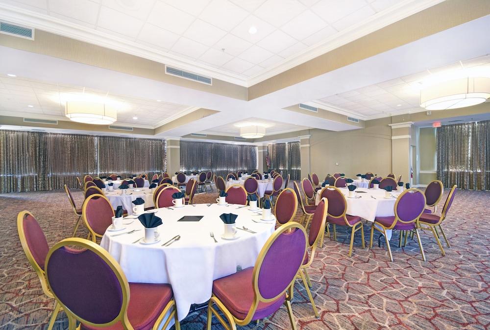 Holiday Inn Downtown Memphis by IHG photo 39