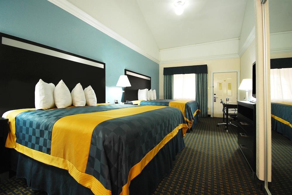 Americas Best Value Inn Sinton photo 13