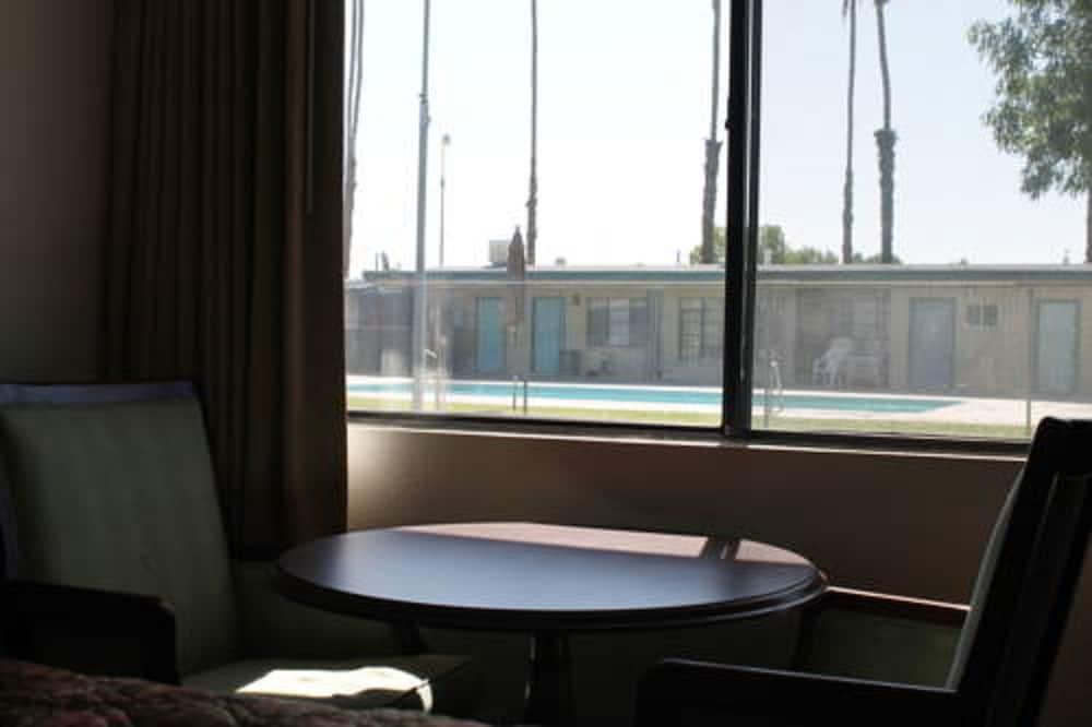 Indio Holiday Motel photo 24