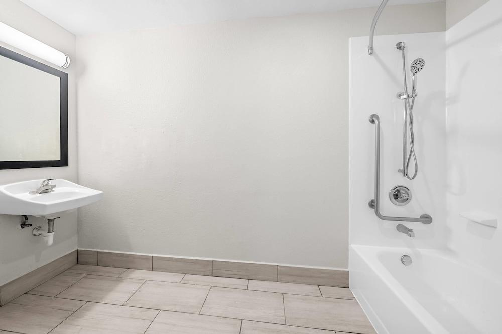 Quality Inn Orlando Near International Drive photo 60
