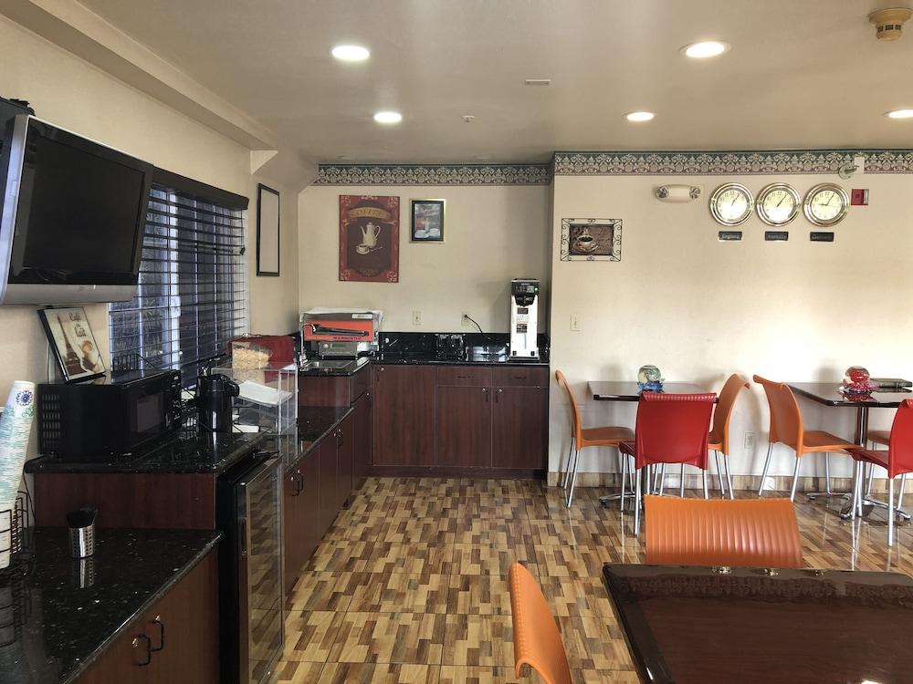 Executive Inn photo 25