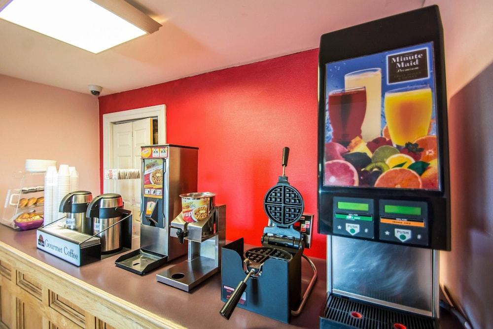 Econo Lodge Hornell photo 4
