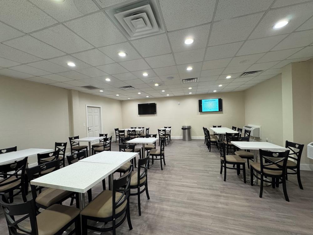 Super 8 by Wyndham Corpus Christi Airport photo 8