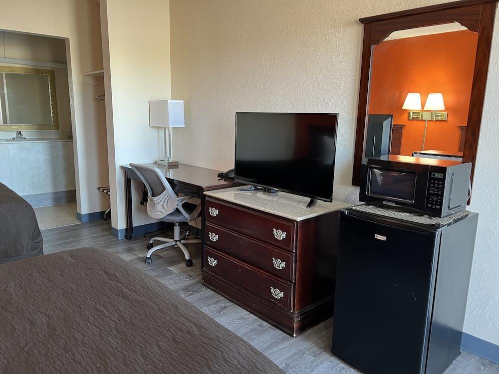 Economy Inn photo 4