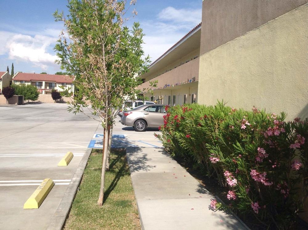 America Inn & Suites photo 28