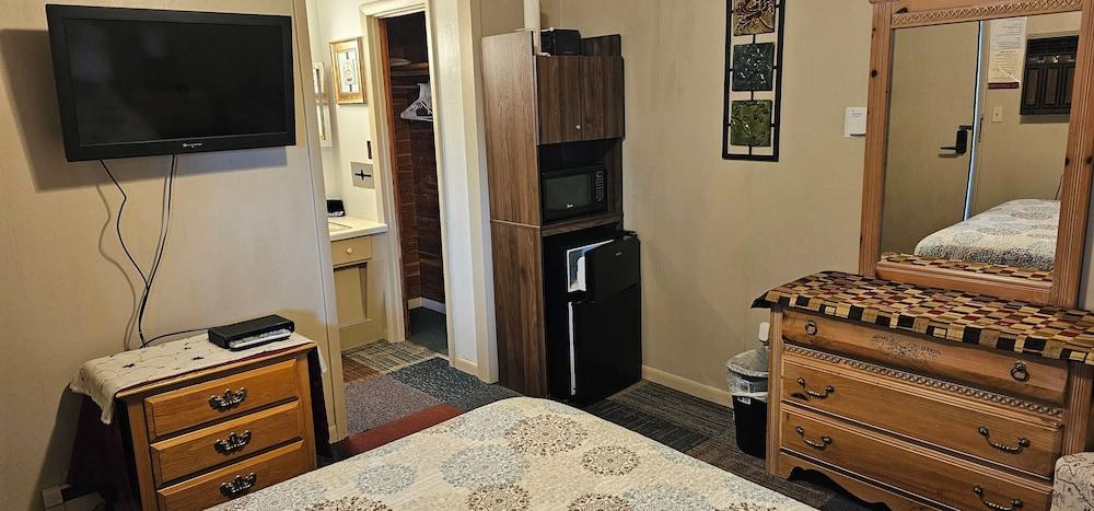 River Country Motor Lodge photo 75