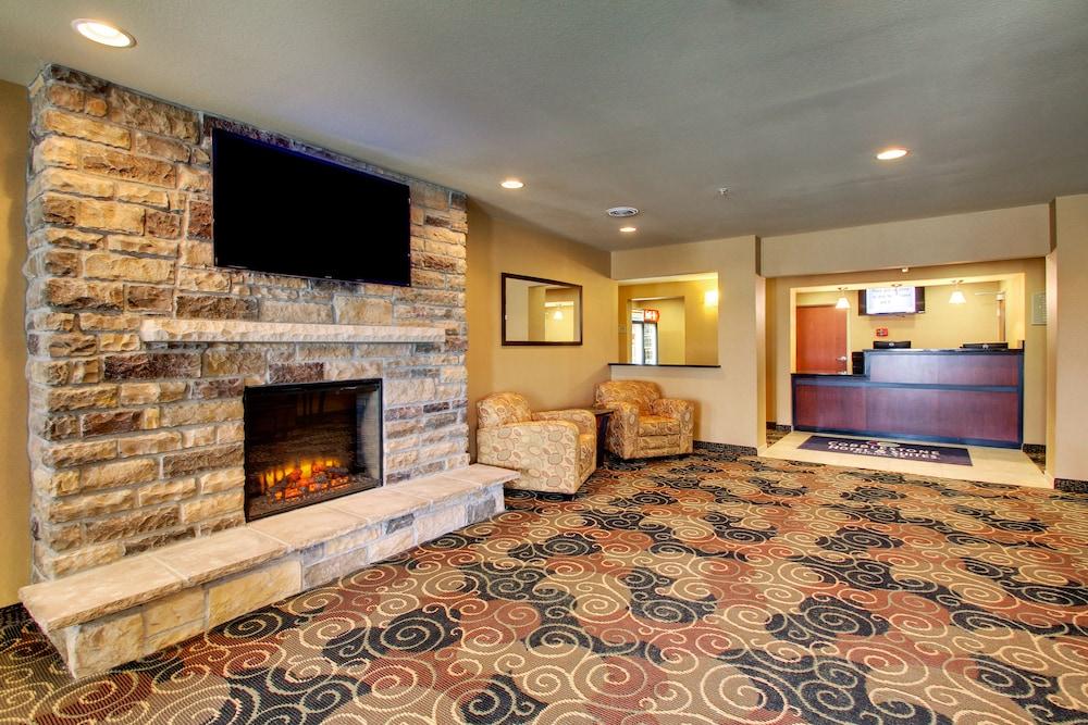 Stanton Inn & Suites photo 2