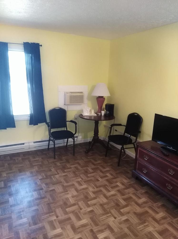 Econo Lodge Hornell photo 9