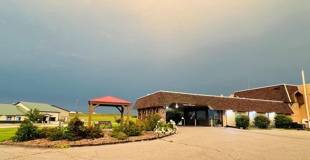 Hometown Inn & Suites photo 33