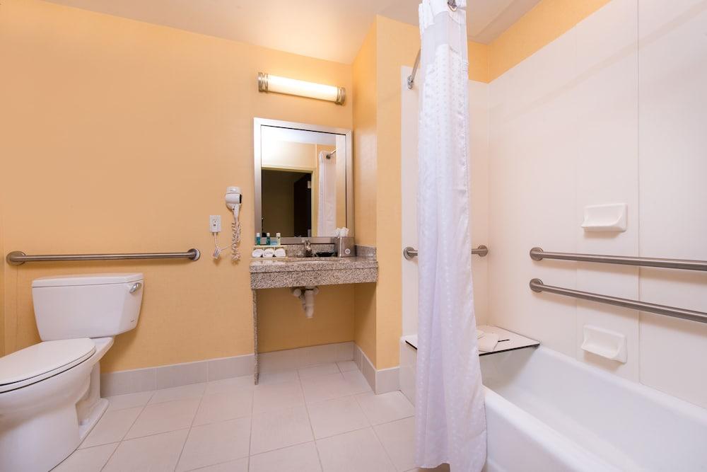 Holiday Inn Express Hotel and Suites Scranton by IHG photo 25