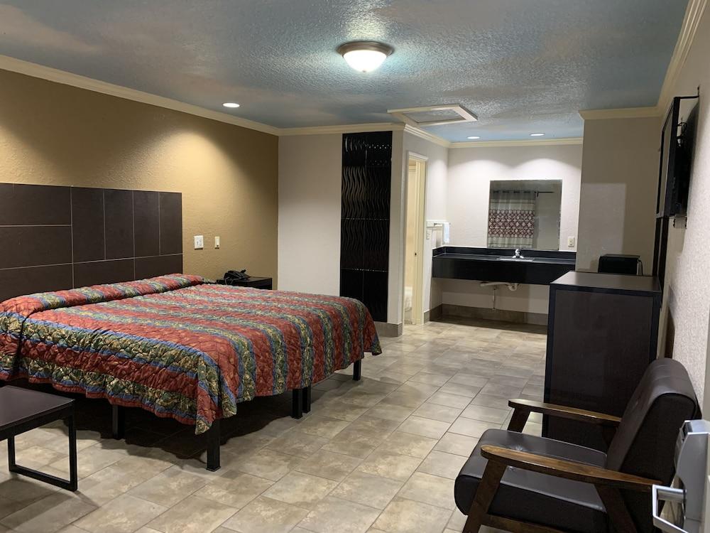 Luxury Inn and Suites photo 2