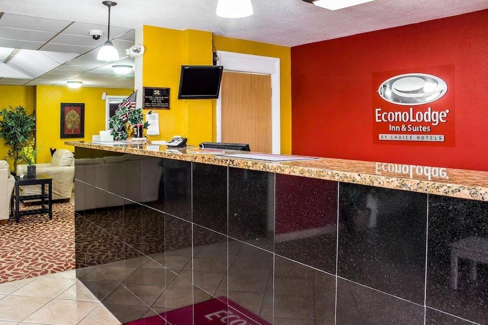 Econo Lodge Inn & Suites Walnut photo 3