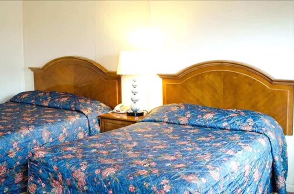 Lee High Inn photo 7