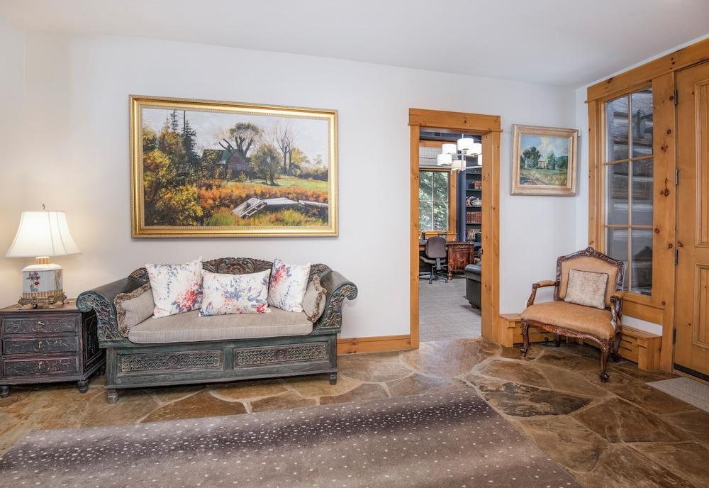 Snowberry by Elevation Accommodations photo 44