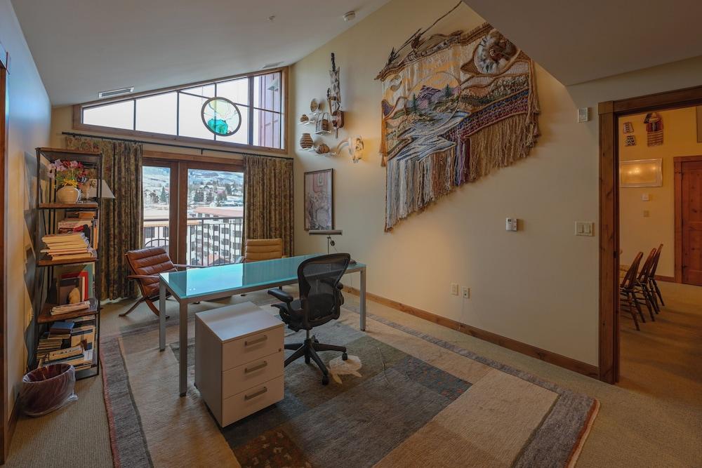 The Lodge at Mountaineer Square, A Vail Resorts Property photo 76