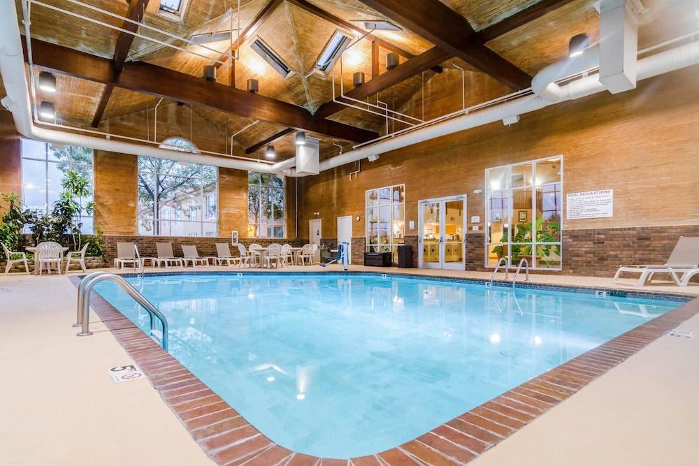 Quality Inn & Suites Carthage near Precious Moments Chapel photo 48