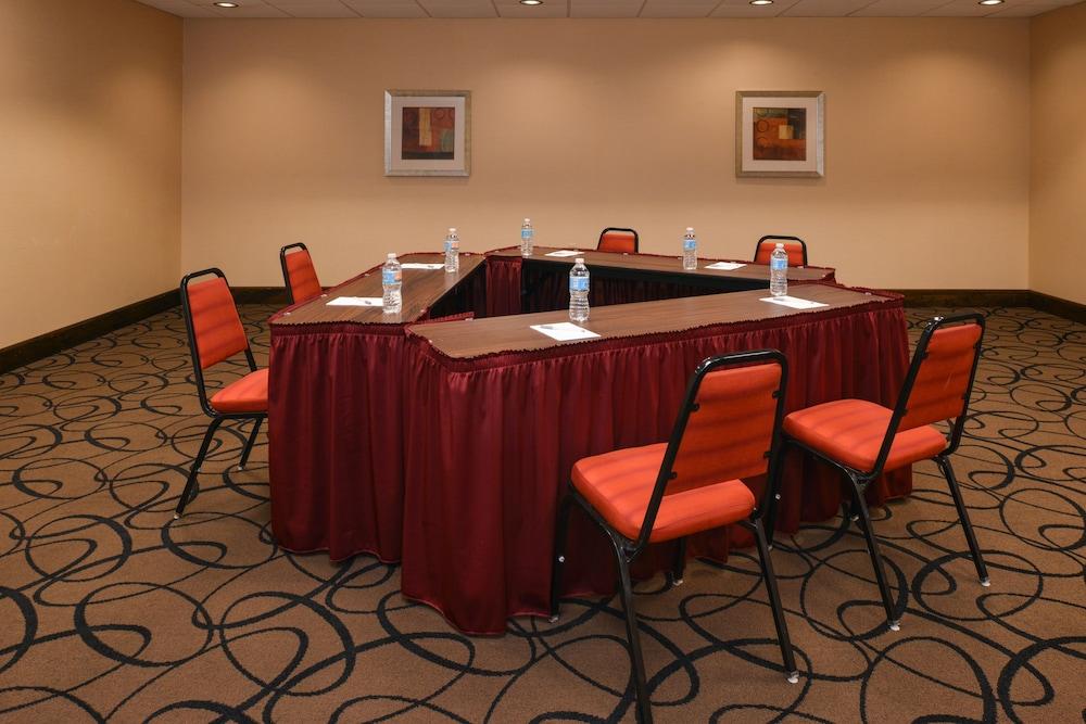 Hampton Inn Milford photo 40