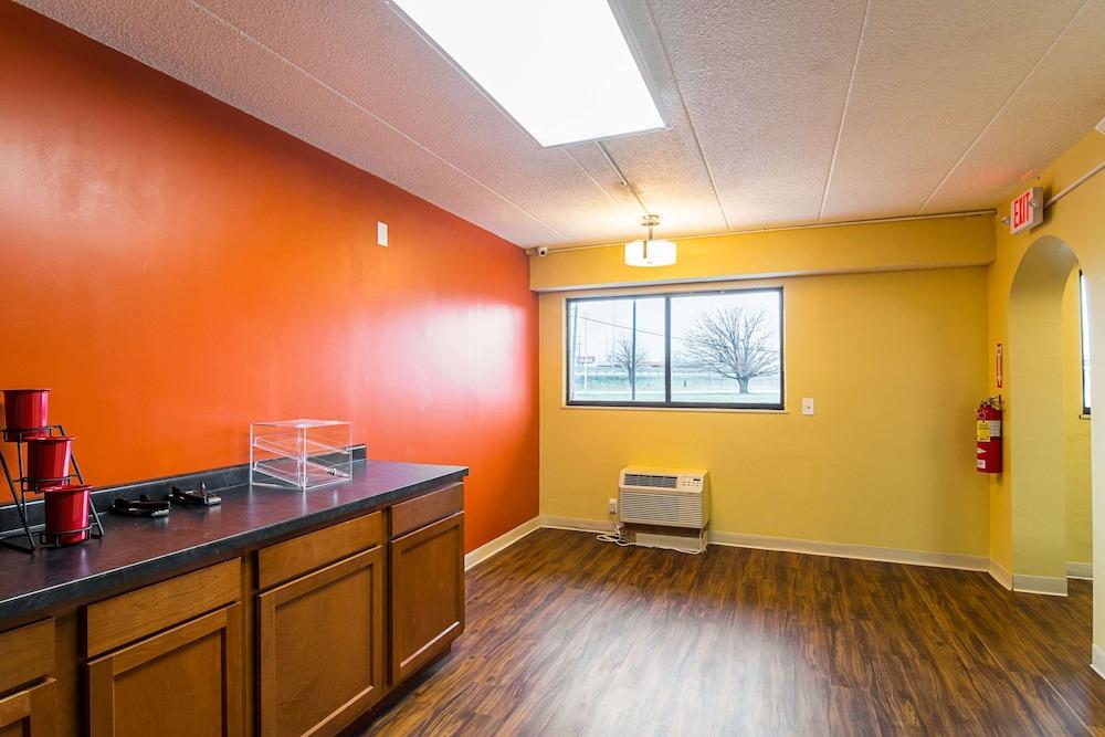 Econo Lodge South Holland - Chicago Southland photo 30