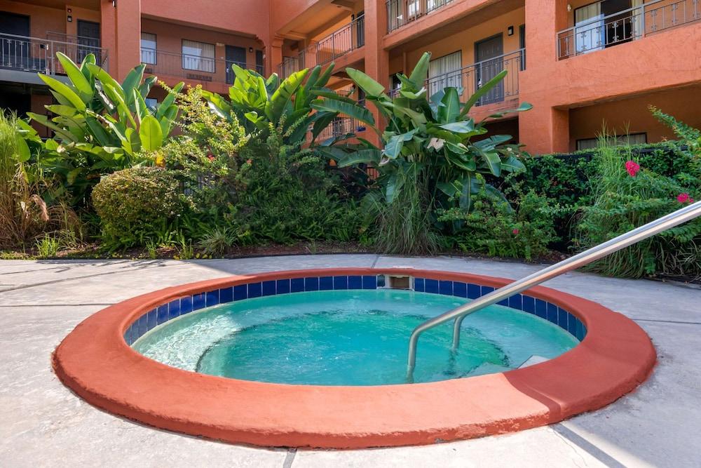 Quality Inn & Suites Jacksonville-Baymeadows photo 18