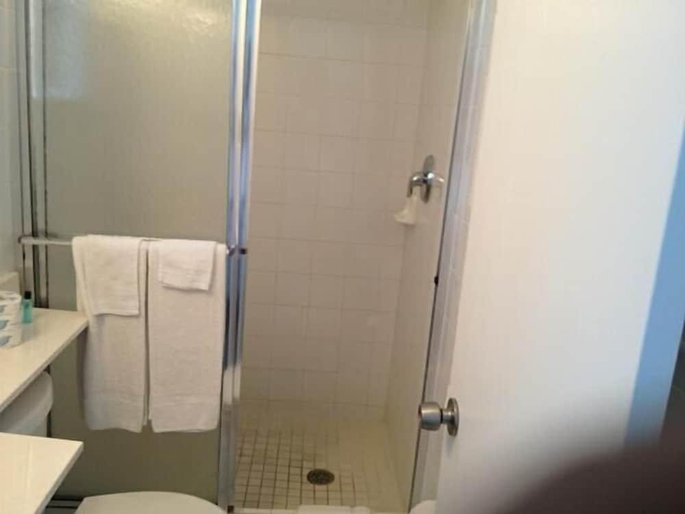 Economy Inn photo 17
