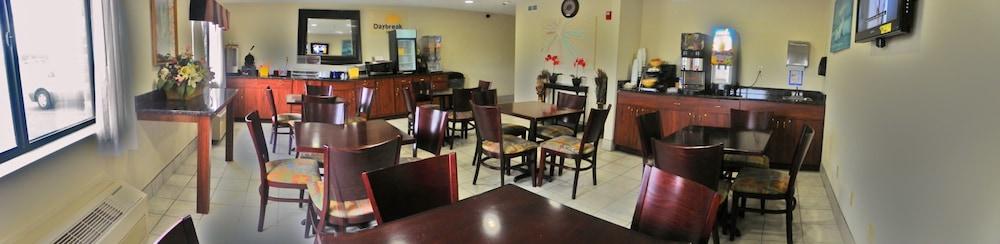 Royalton Inn & Suites photo 22