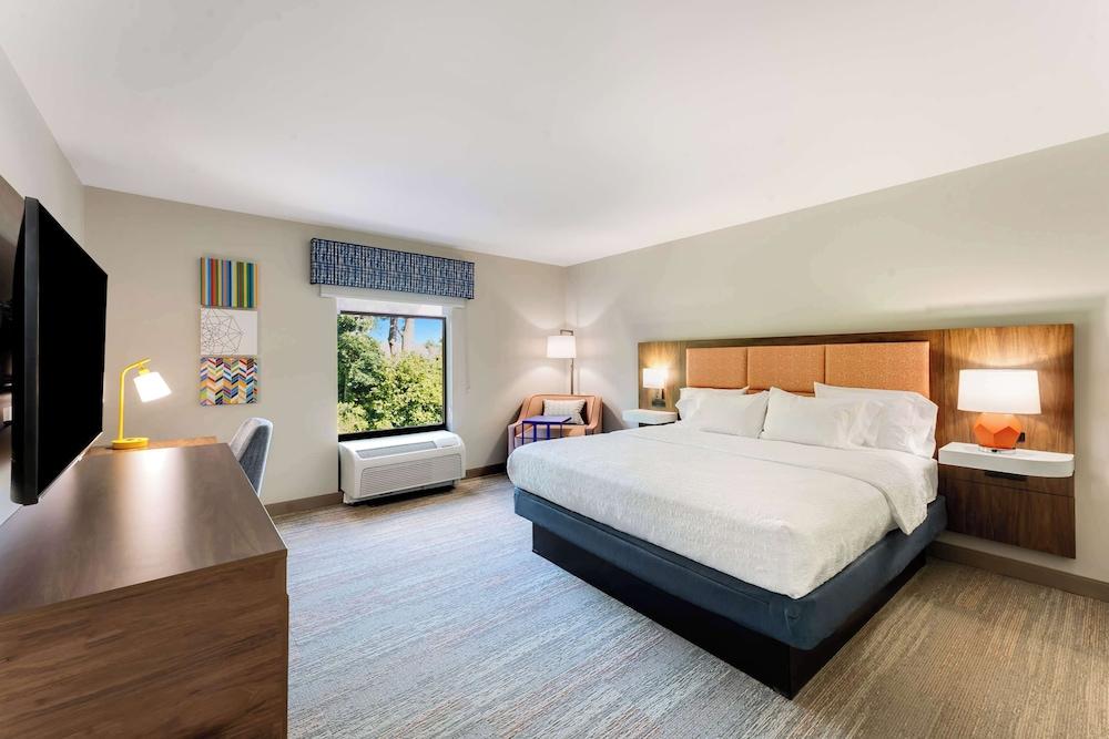 Hampton Inn Milford photo 2