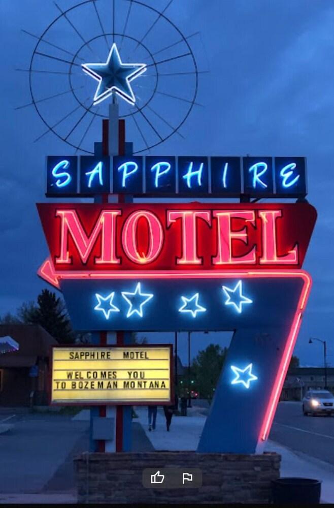The Sapphire Motel photo 68