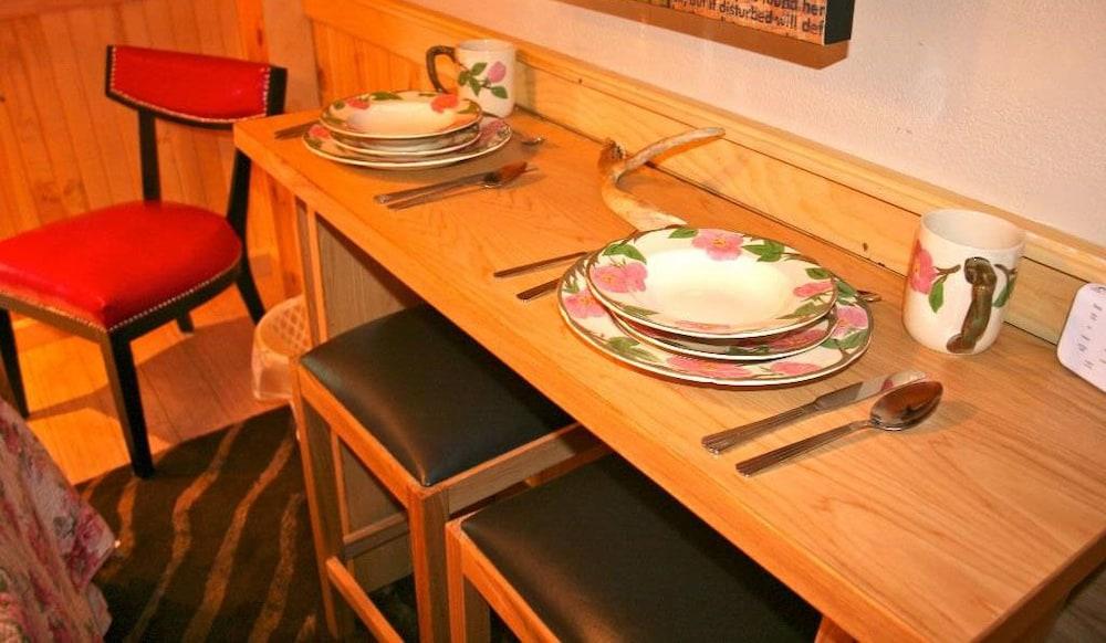 Hinckley's Dreamwood Cottages photo 12