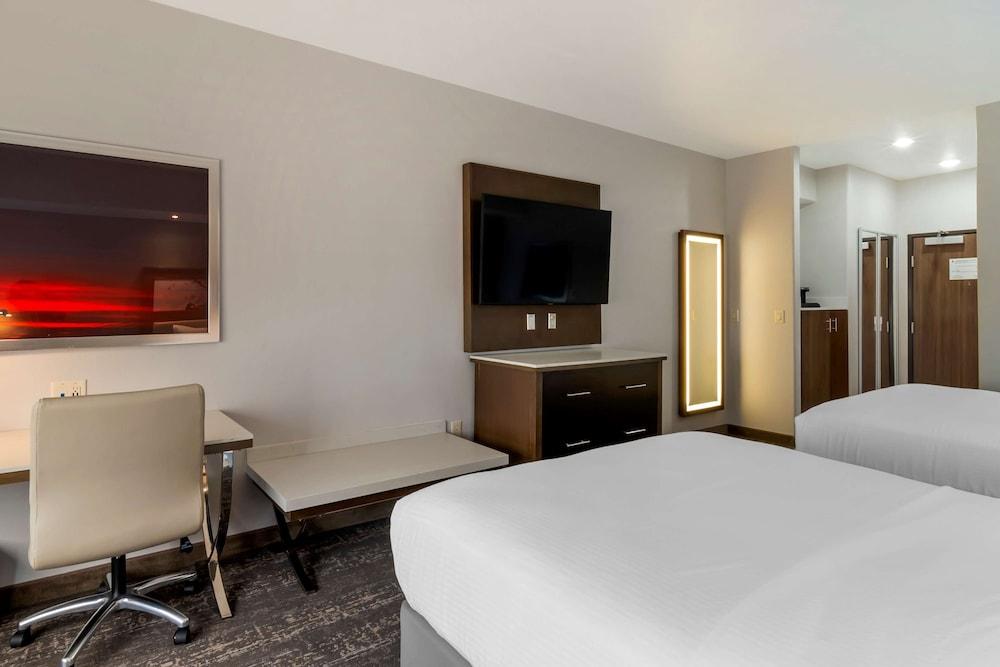 Best Western Premier Liberty Inn & Suites photo 16
