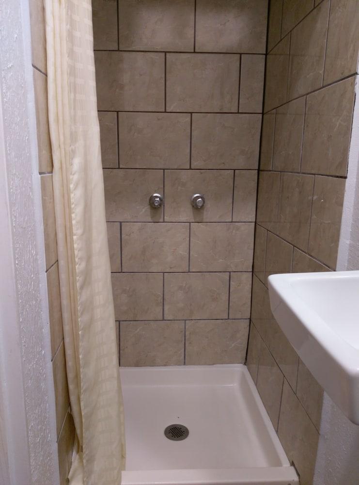 Monterey Inn Hotel photo 65