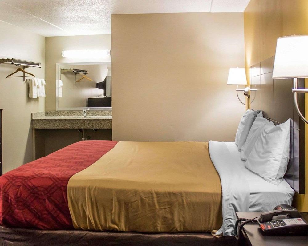 Econo Lodge Columbus West photo 10