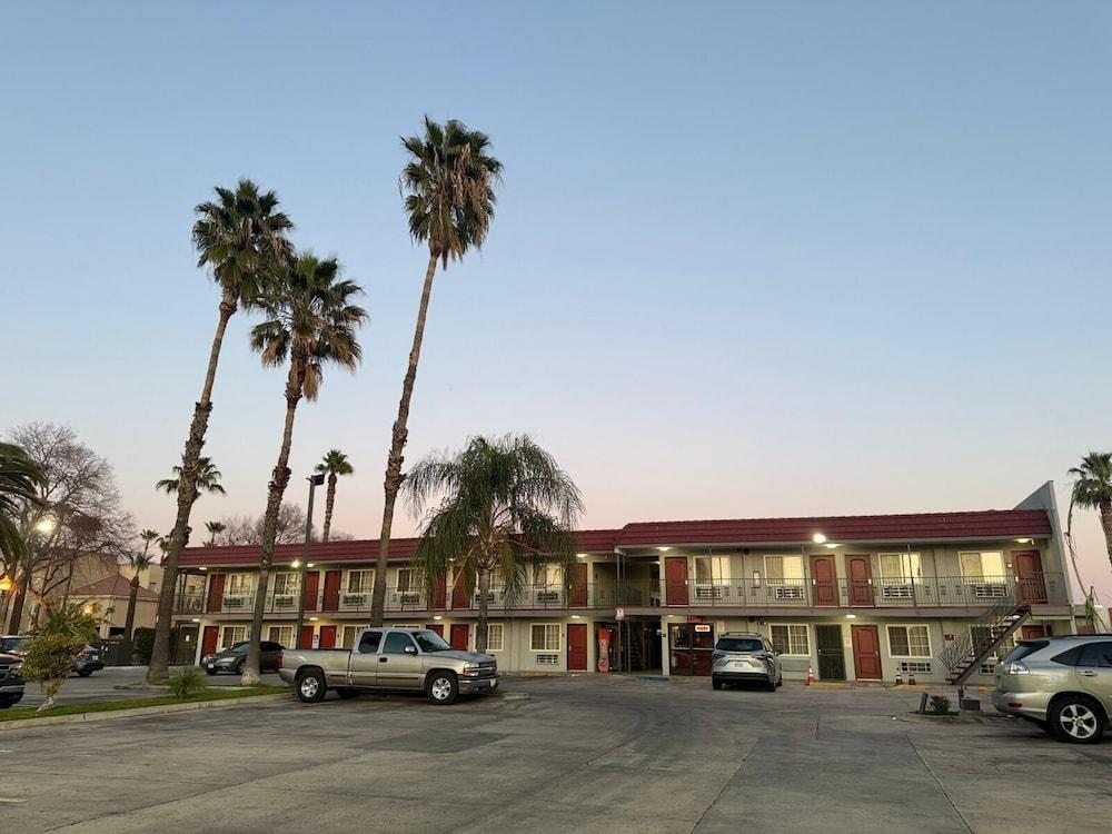 SimpleStay Suites - San Bernardino photo 18