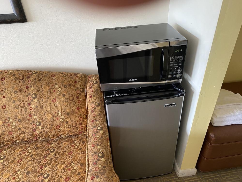 American Inn and Suites photo 2