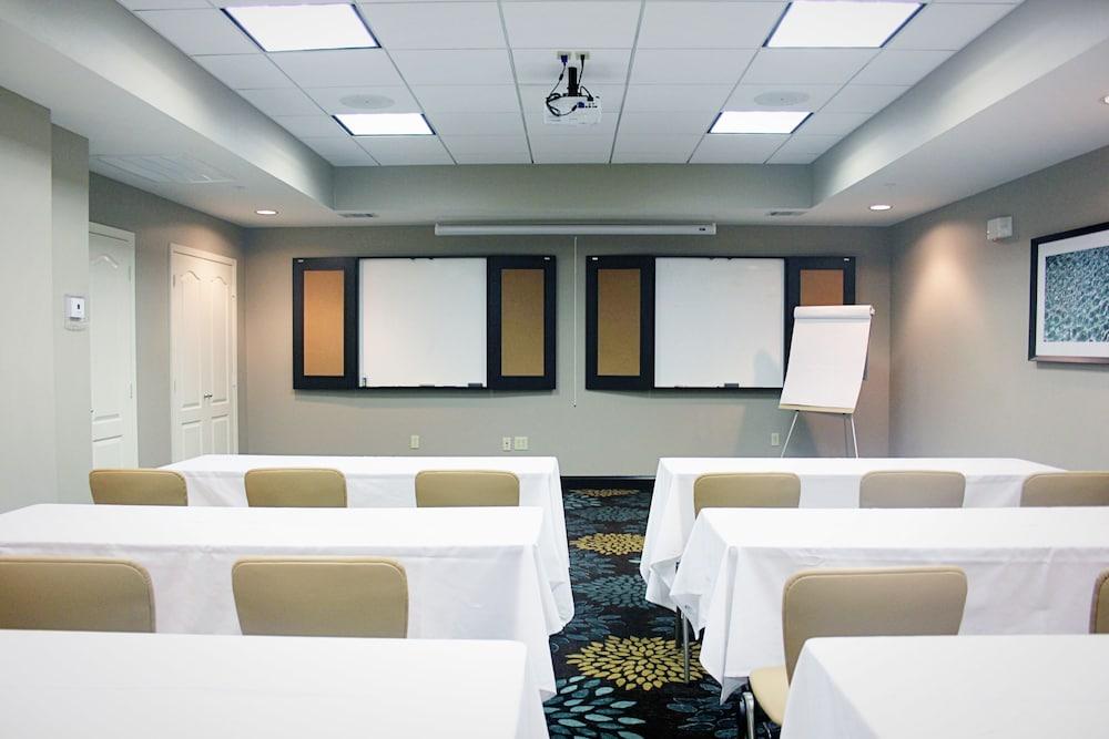 Staybridge Suites Houston IAH - Beltway 8 by IHG photo 14