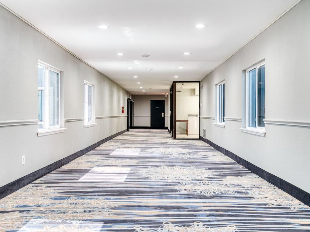 Alexis Hotel & Banquets Dallas Park Central Galleria photo 4