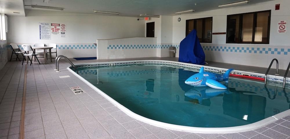 Econo Lodge Inn & Suites Pekin - Peoria Area photo 39