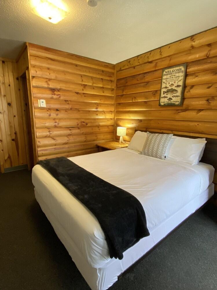 Columbia Point Resort photo 56