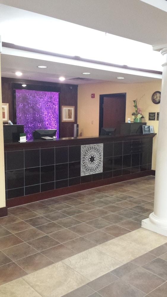 Paradise Inn & Suites photo 17
