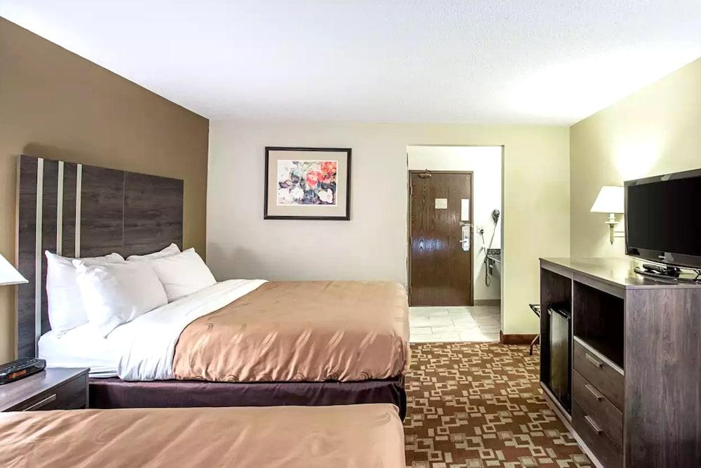 Norwood Inn & Suites Milwaukee photo 34