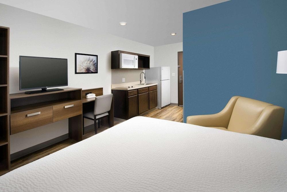 WoodSpring Suites San Antonio Stone Oak photo 9