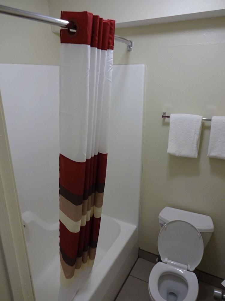 Red Roof Inn Indianapolis - Castleton photo 22