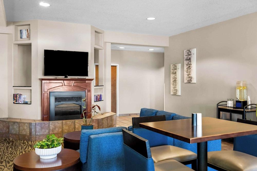 Comfort Inn & Suites Riverton photo 12