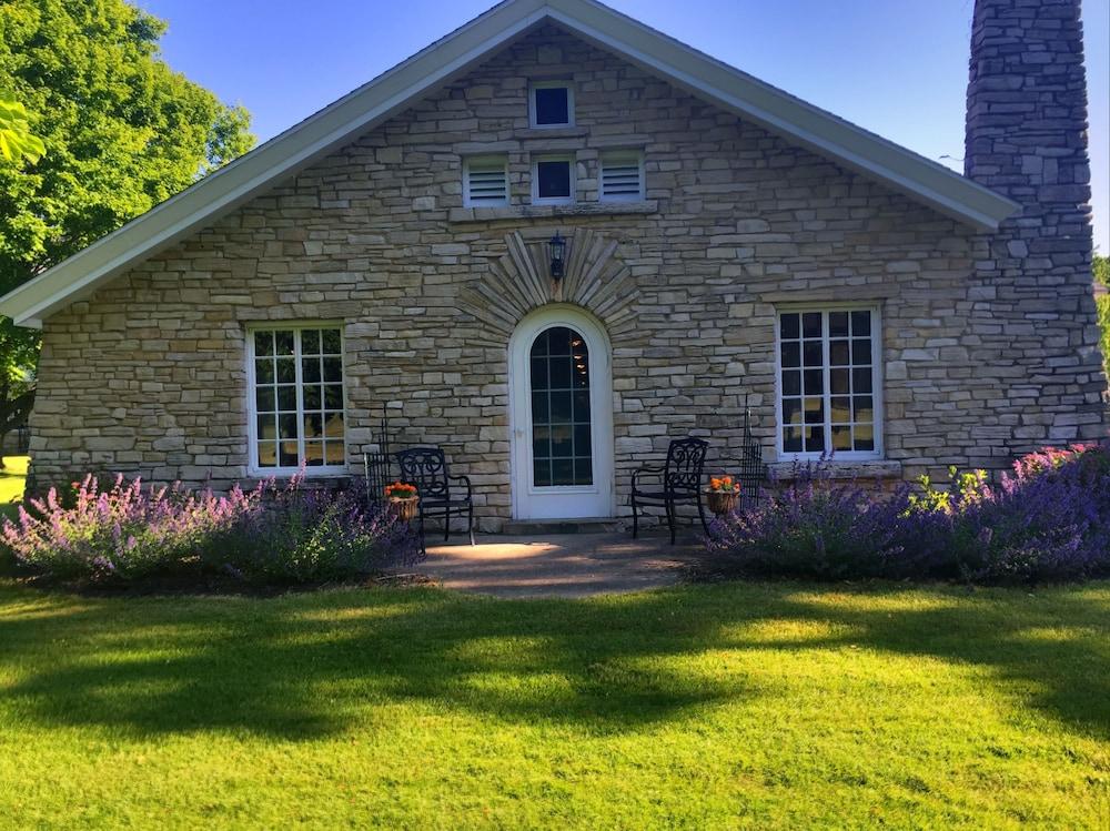 Maxwelton Braes Lodge and Golf Course — hotel in Baileys Harbor
