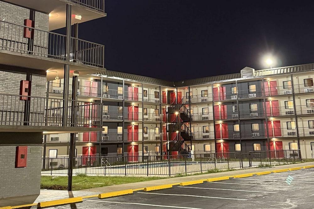 Ramada By Wyndham Kenner/New Orleans Airport South photo 1