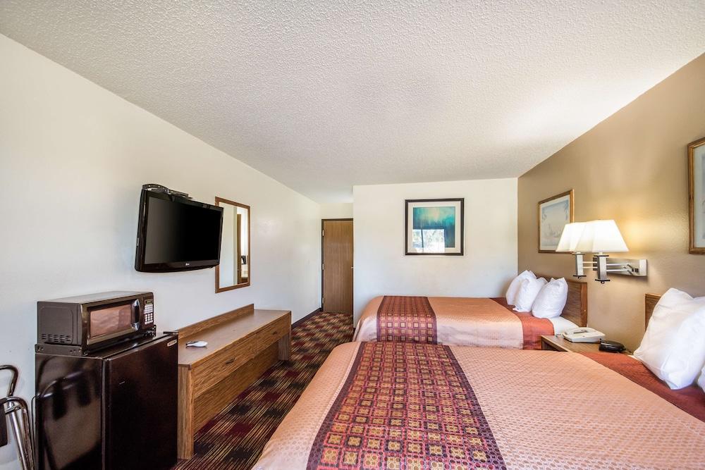 Americas Best Value Inn & Suites Harrisonville photo 22