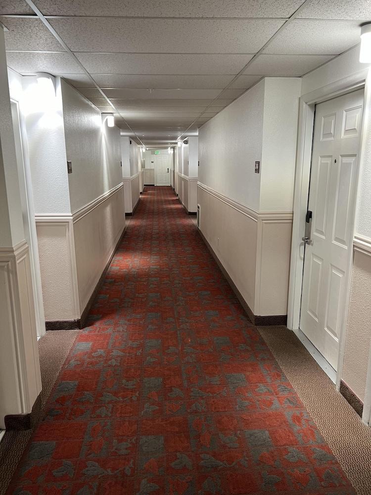 Days Inn by Wyndham Lake Point photo 37