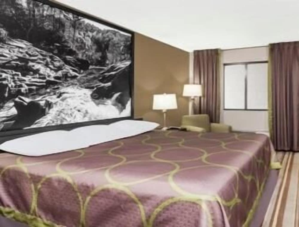 Super 8 by Wyndham Monteagle TN photo 6